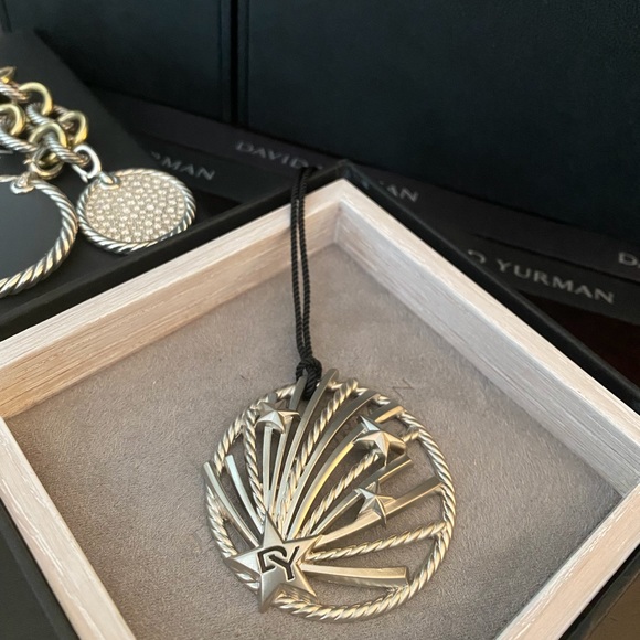 David Yurman 2021 Angelika Ornament - Picture 2 of 8